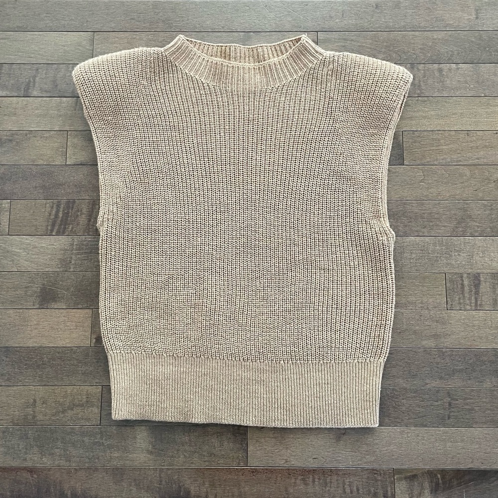 Aritzia Babaton Hazlitt Sweater Vest 100% Merino Wool - Size M - Picture 2 of 6
